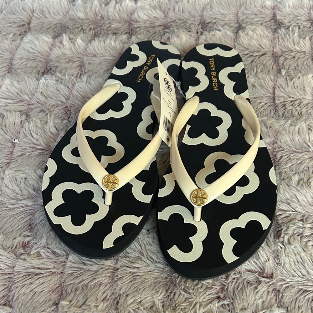 Tory Burch Black and Cream Floral Sandals size 6. New - Picture 2 of 6